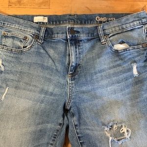 Gap 1959 distressed jeans. 33t. Girlfriend
